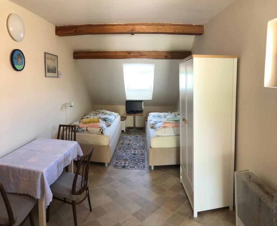 Ubytovani U Jerabku - Parkovani Zdarma Mikulov Dış mekan fotoğraf